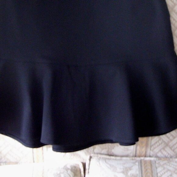 Black GAP Skirt With Flared Bottom / Size 2 / NEW - Picture 6 of 11